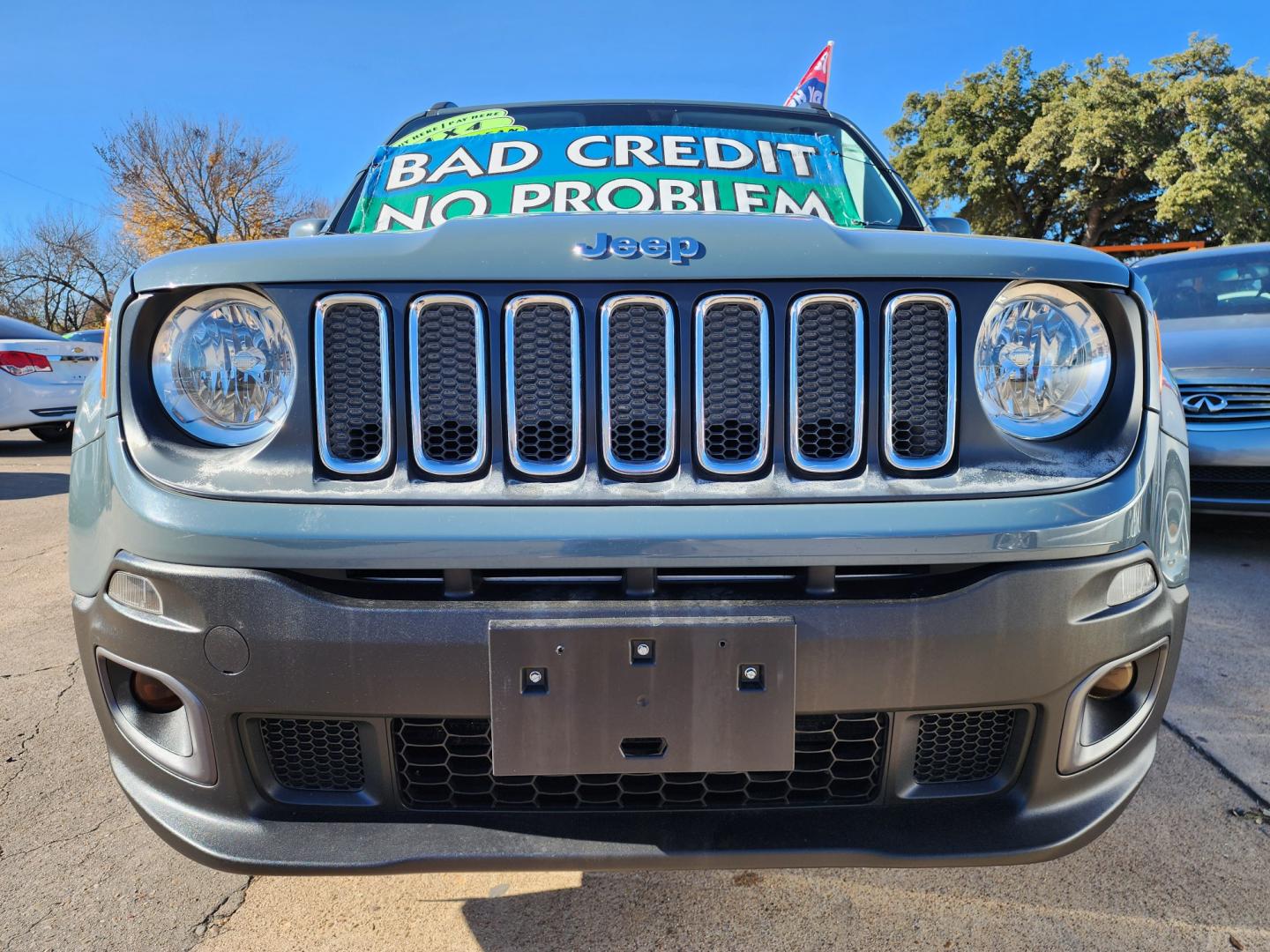 2017 GRAY Jeep Renegade LATITUDE (ZACCJBBB1HP) , AUTO transmission, located at 2660 S.Garland Avenue, Garland, TX, 75041, (469) 298-3118, 32.885387, -96.656776 - Welcome to DallasAutos4Less, one of the Premier BUY HERE PAY HERE Dealers in the North Dallas Area. We specialize in financing to people with NO CREDIT or BAD CREDIT. We need proof of income, proof of residence, and a ID. Come buy your new car from us today!! This is a Very clean 2017 JEEP RENEGA - Photo#9